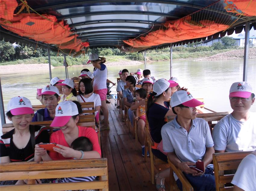 2014年純水一號(hào)公司團(tuán)隊(duì)廣西桂林陽朔旅游