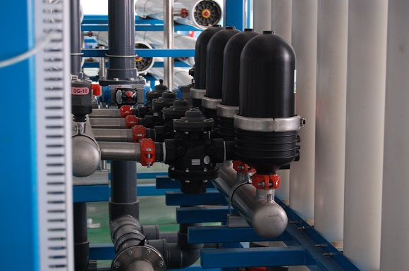 超純水設(shè)備在光伏行業(yè)中的應(yīng)用及特點(diǎn)